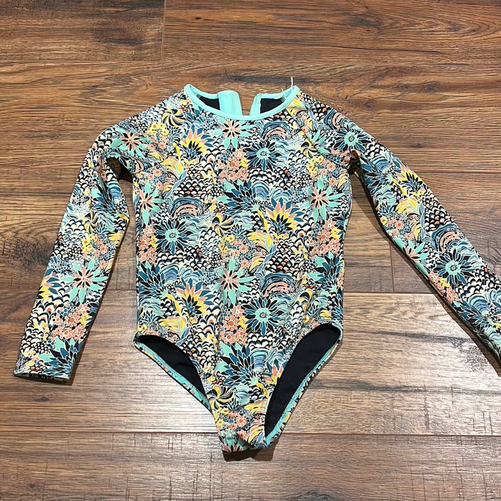 Excellent used condition Roxy girls size 5 rashguard bathing suit
